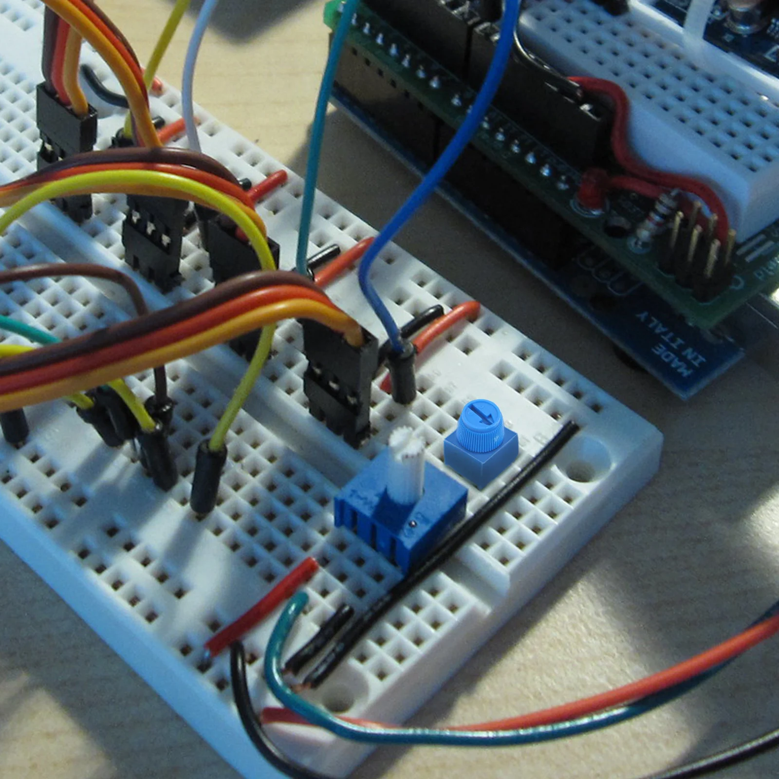 10 peças potenciômetro aparador resistor ajustável de alta precisão de 3 pinos para placa de ensaio perfboard através de resistores de furo