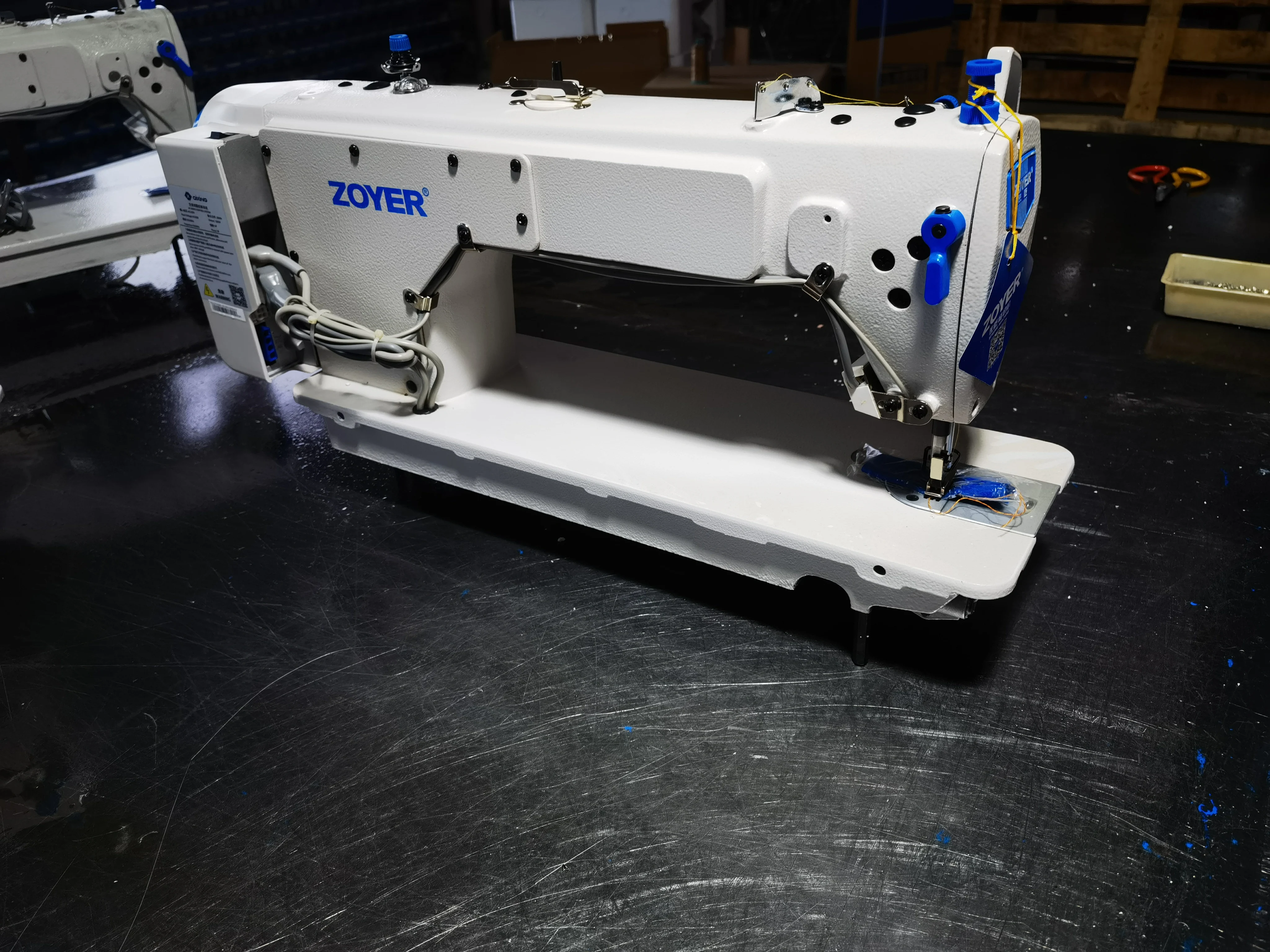 ZY9085-D4 Zoyer Long Arm Single Needle Full Automatic Direct Drive Lockstitch Sewing Machine For Garment