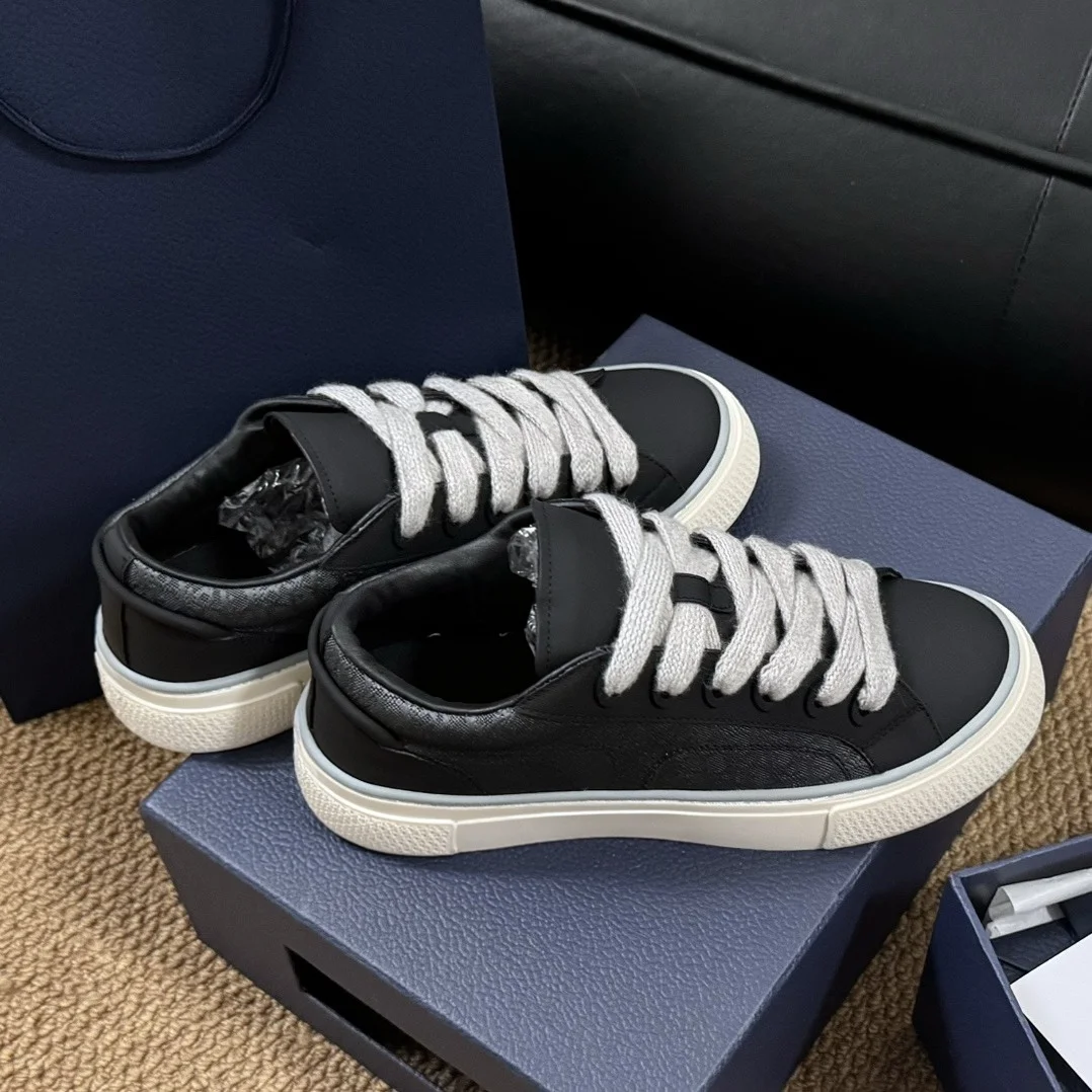 Extra Comfort Flat Insole Unisex Skate Board Shoes Canvas Casual Sneakers Low Top Lace Up Non Slip Rubber Outsole Wear Resistant Anti Scuff Toe Cap Footwear Men Women Youth Street Daily Commute Shopping Shoes