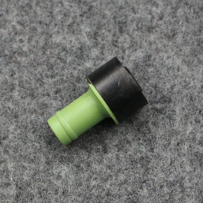 Apply to Old Aud-i C5A6A4 Passat B5 PASSAT Bora Touran 1.8T One-way Valve for Engine Waste Gas 158133785 06A103213 058133784
