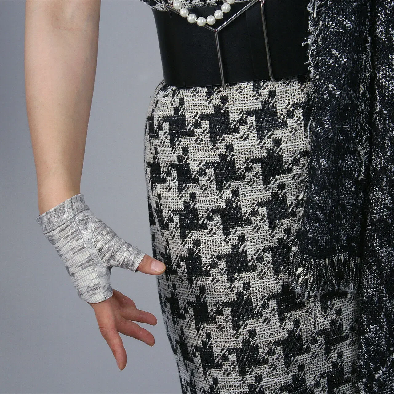 Women's REAL LEATHER Fingerless GLOVES TECH Fingerless Short Black/White Lizard Animal Print Cosplay Motorcycle Driving GLOVES