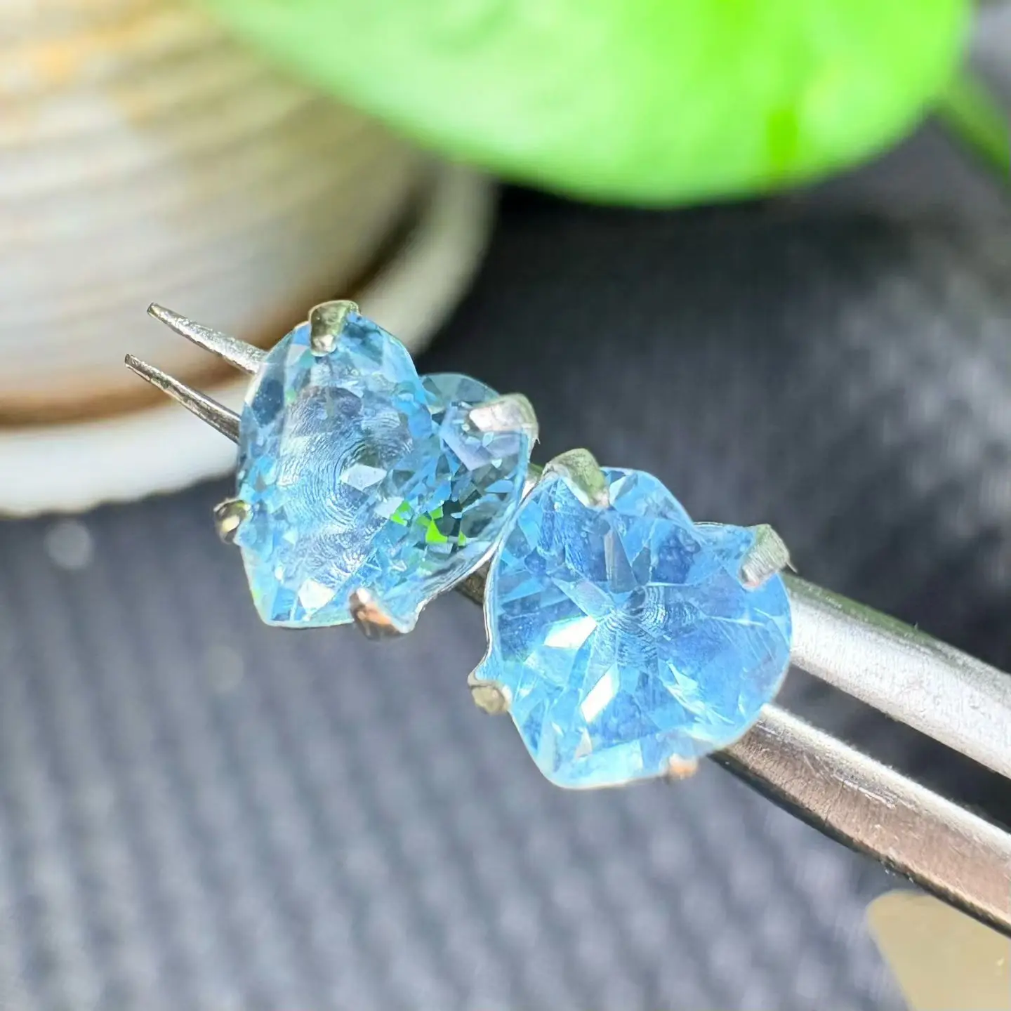 

1 Pair Fengbaowu Natural Stone Blue Topaz Heart Earring Ear Stud 5MM Faceted Heart 925 Sterling Silver Fashion Jewelry Gift