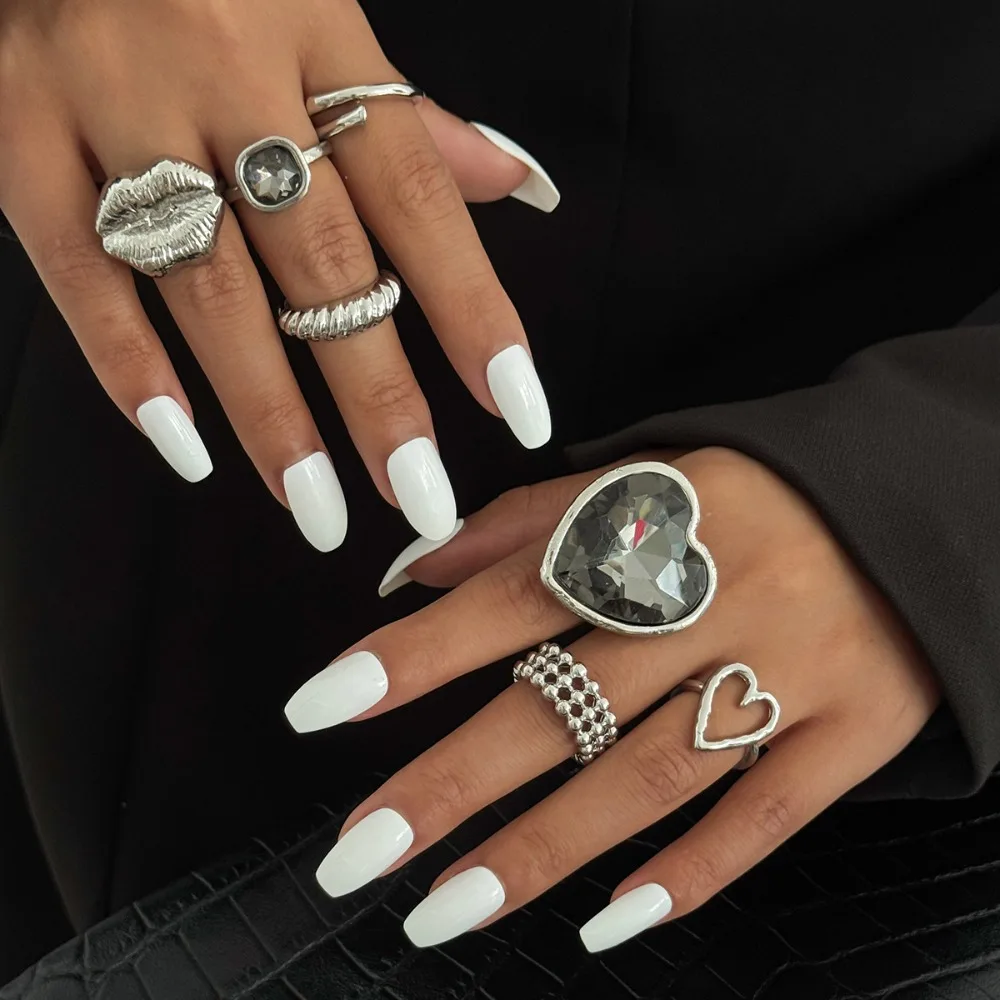 7pcs Set  Exaggerated Personality Geometric Threaded Lip Black Heart-shaped Acrylic Diamond Opening Rings for Women Jewelry Sets