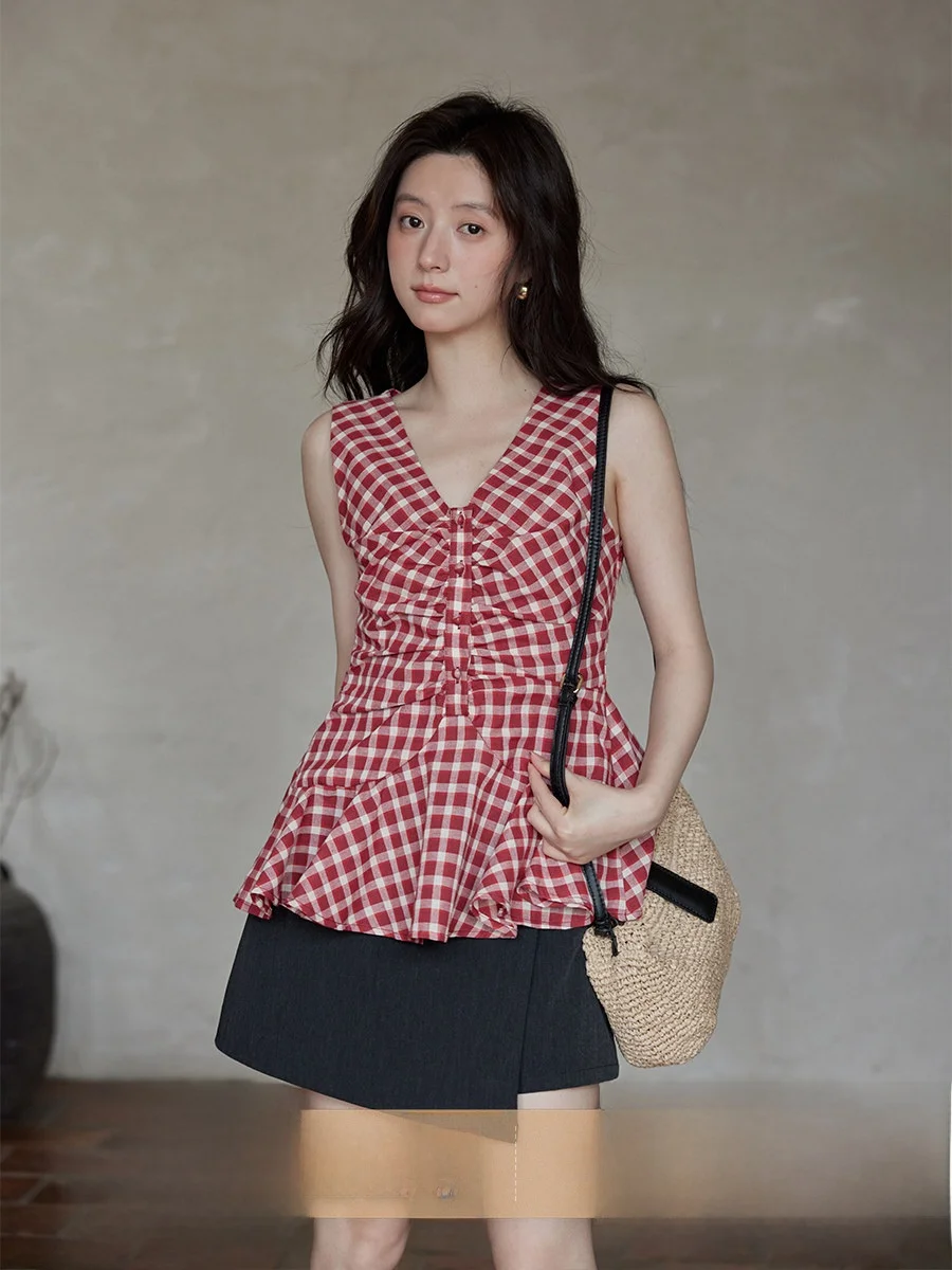 

Elegant Korean Style Red Plaid Waist-Cinching Sleeveless Shirt Fashionable Age-defying Design Summer 2026 Women's Shirt