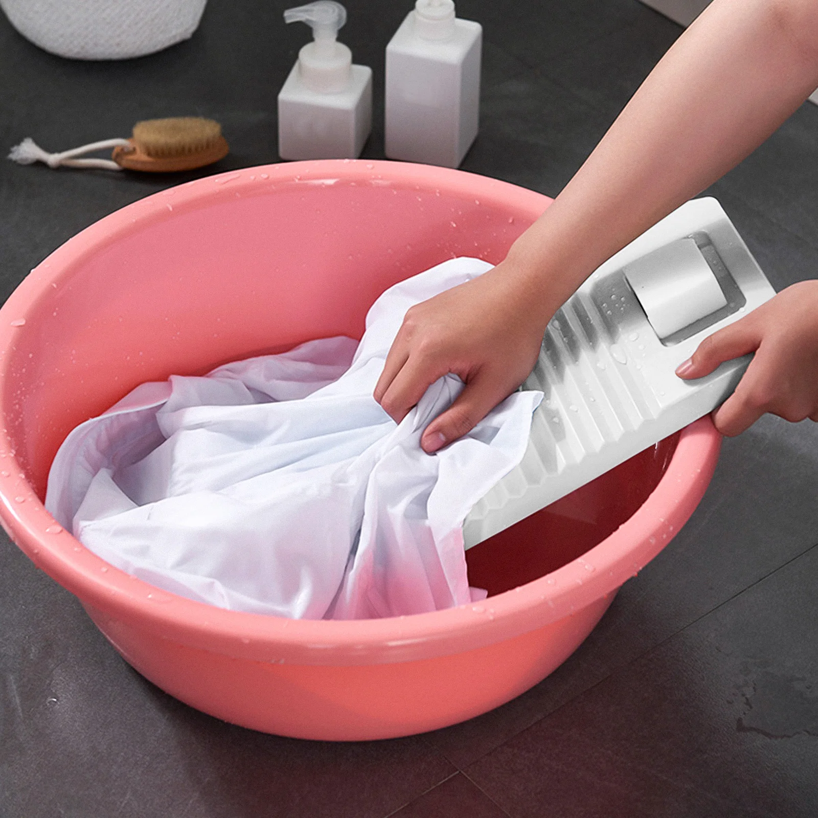 

1Pcs Plastic Washboard Premium Heavy Duty Wavy Laundry Wash Board for Home Handheld Non-Slip Household Washing Tool Creative