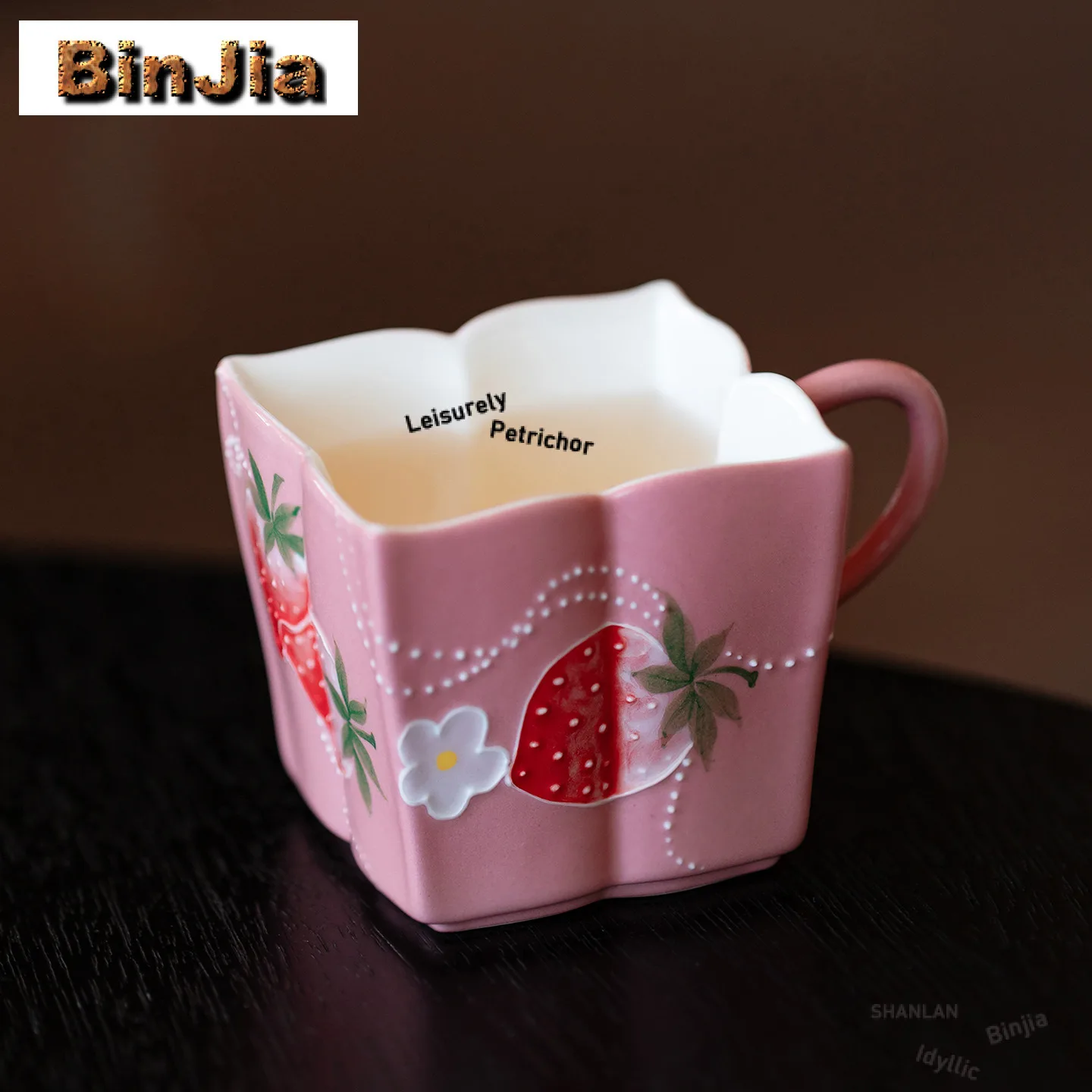 

60ml Hand Painted Strawberry Arita Porcelain Teacup Ancient Tea Bowl Mug Tea-tasting Personal Cup Jianzhan Master Cups Cafes