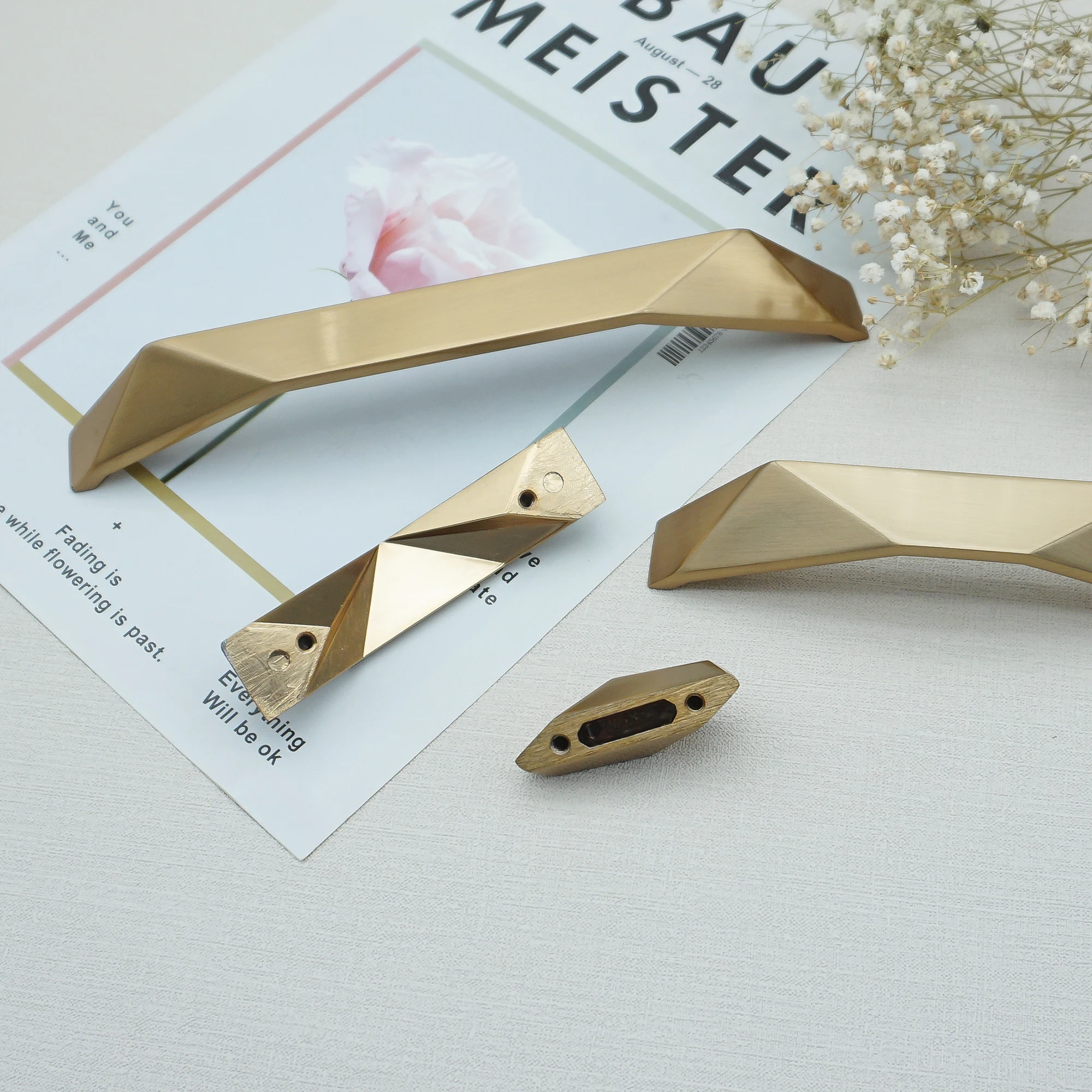 Moden Simple Cabinet Handles Champagine Gold Wardrobe Pulls Kitchen Cupboard Door Knobs Zinc Alloy Furniture Hardware