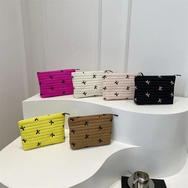 1 Piece Fashion Design Handbags for Women Chic Pleated Bow Girl Makeup Bag Portable Travel Large Capacity Cosmetic Clucthes