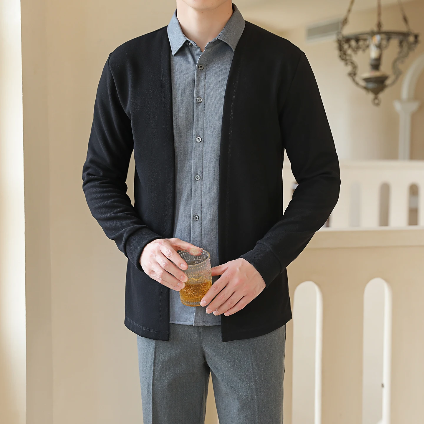 เสื้อสเวตเตอร์ผู้ชายดีไซน์ต่อผ้าแฟชั่น คุณภาพสูง สไตล์ลำลองธุรกิจ ทรงเข้ารูป แขนยาว แมทช์ได้กับทุกชุด ถักทออย่างดี