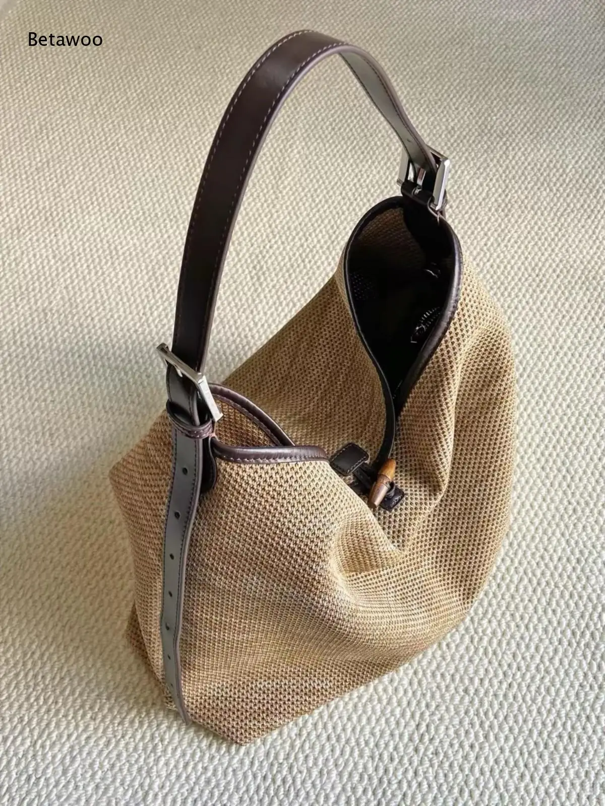 2026 Linen Texture Triangle Tote Bag Khaki Women Large Capacity Single Shoulder Handbag Summer Casual Bag