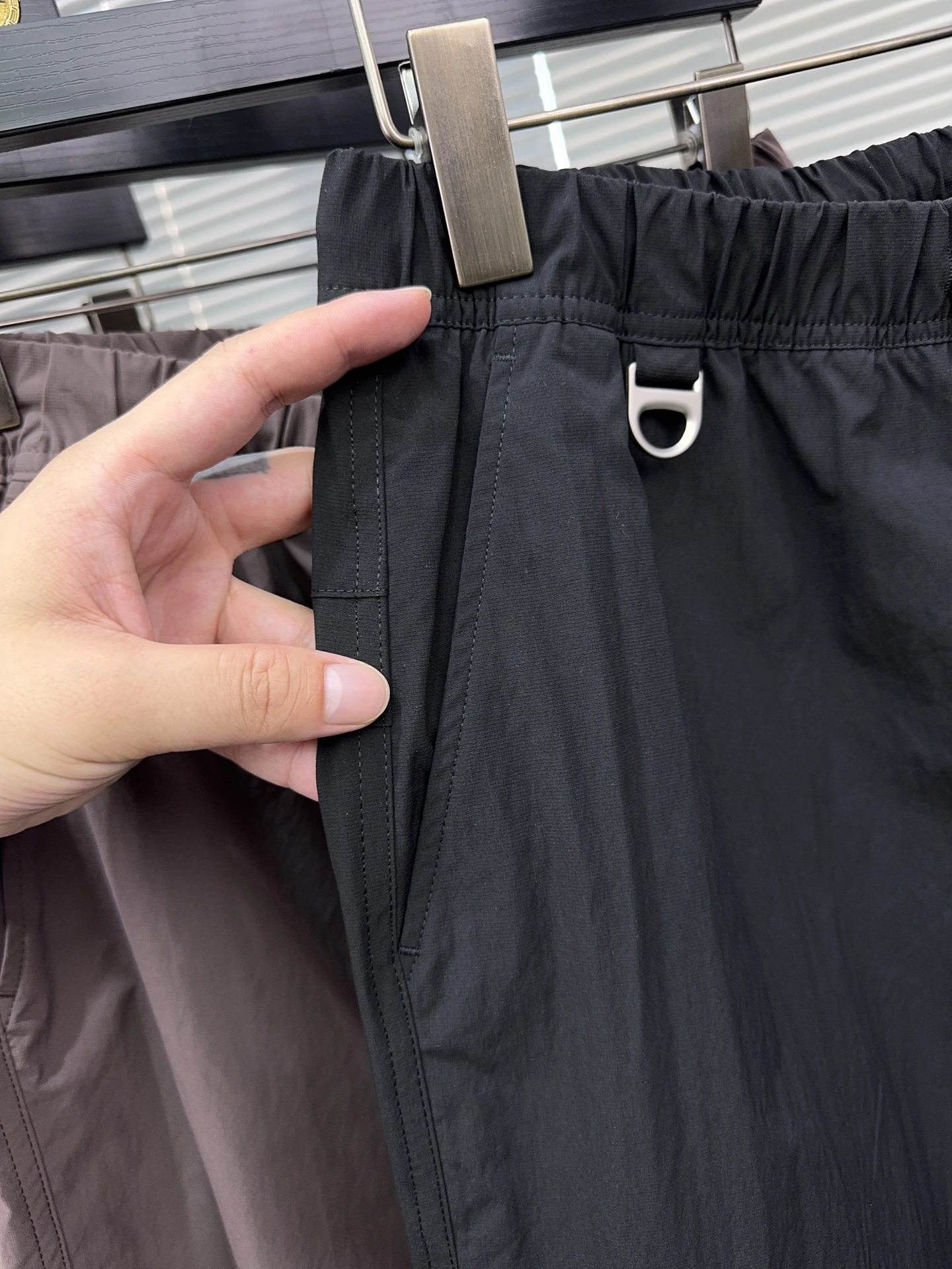 

Svip Men's Summer Lightweight Breathable Ice Silk Cuffed Casual Pants Faionable Slim Fit Tapered Pants Urban Sle