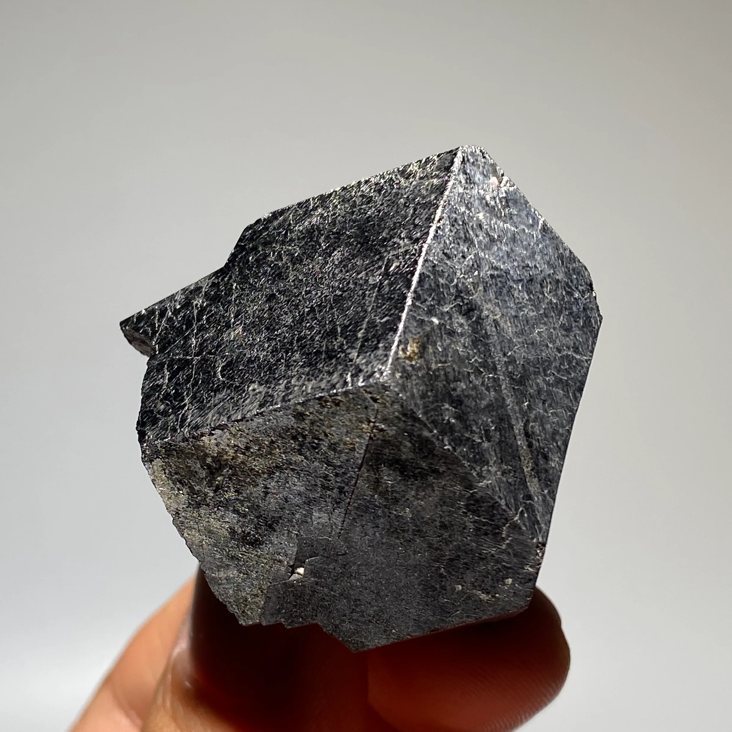 Natural Magnetite Mineral Sample Raw Stone for Teaching Energy Experiment Meditation Home Decoration Gift