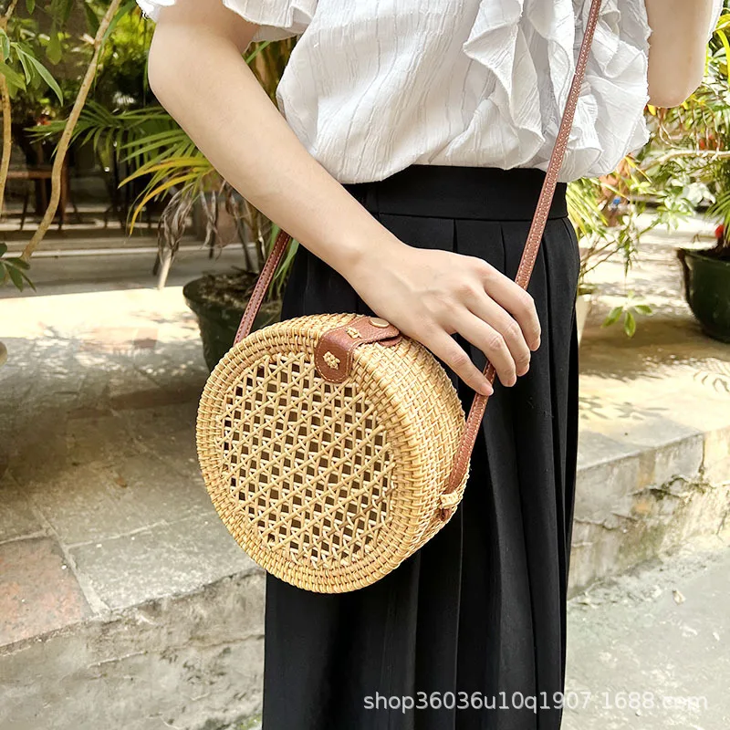 

2024 Spring/Summer New Diagonal Straddle Bag Retro Hollow Women's Shoulder Small Square Bag Beach Small Fresh Bag