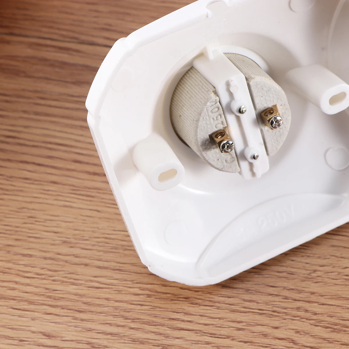 

6 pcs Lamp Base Holder E27 Screw Socket Flat Bottom Ceramic Adapter Flame Retardant Light Bulb Medium Base Conversion