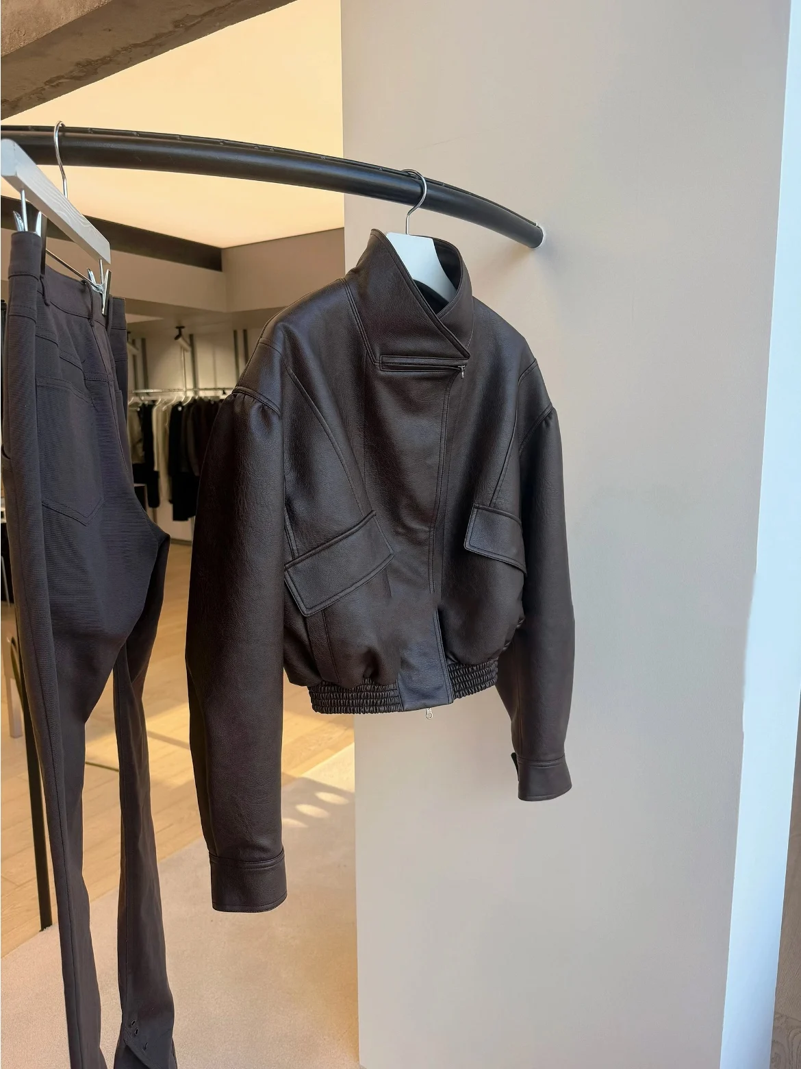 

Кожаная куртка Heidd из мягкой кожи с воротником на молнии, приталенная, осенне-зимняя верхняя одежда для женщин, стильная и модная.