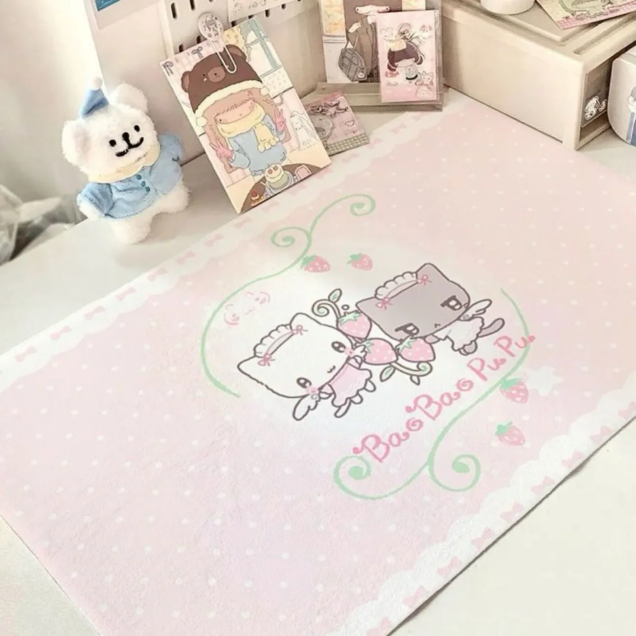 

Кожаный коврик для стола, защитный коврик в горошек, аниме, клубника, кавайный коврик для мыши, коврик для офисного стола, водонепроницаемый нескользящий коврик из искусственной кожи для стола