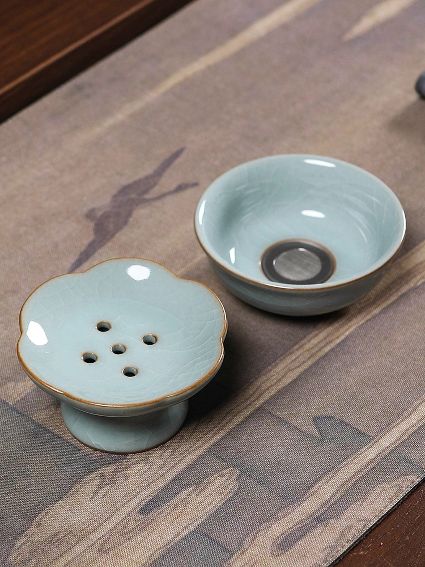 Creative Ceramics Tea Strainer Ceramic Green Porcelain Tea Pouring Dragon Well Gongfu Tea Set Tea Brewing Funnel Filter Net