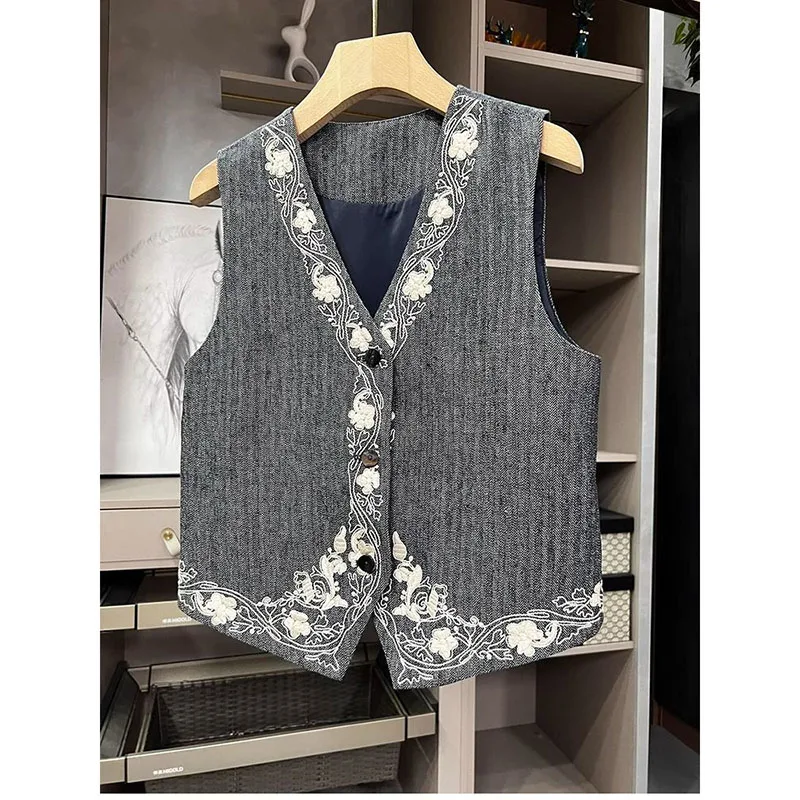 2026 Korean Vest Women's Autumn New Sleeveless V-neck Embroidered Exquisite Casual Waistcoats Ladies Tops Outwear