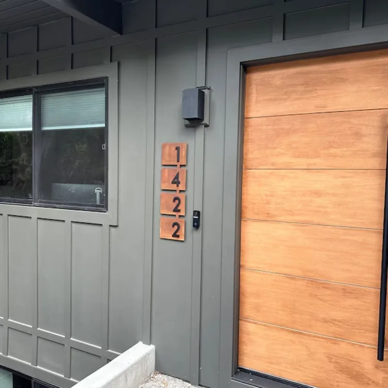 Vertical Rosedale Address Sign: Exquisite Mid-Century Retro Style with High-Quality Magnetic Aluminum Numbers