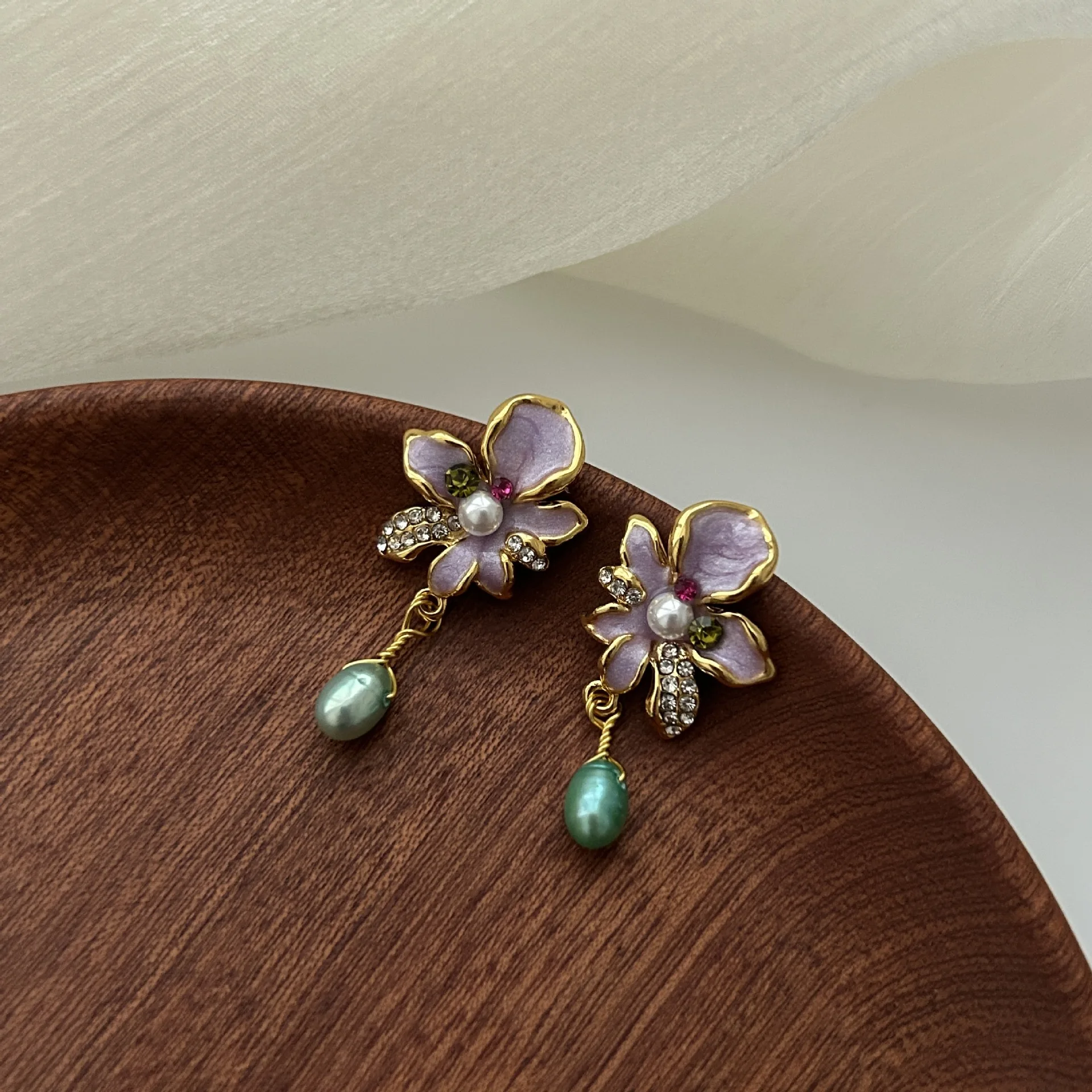 French retro flower freshwater pearl earrings gradual change oil painting wind sweet stud earrings fashion niche design earrings