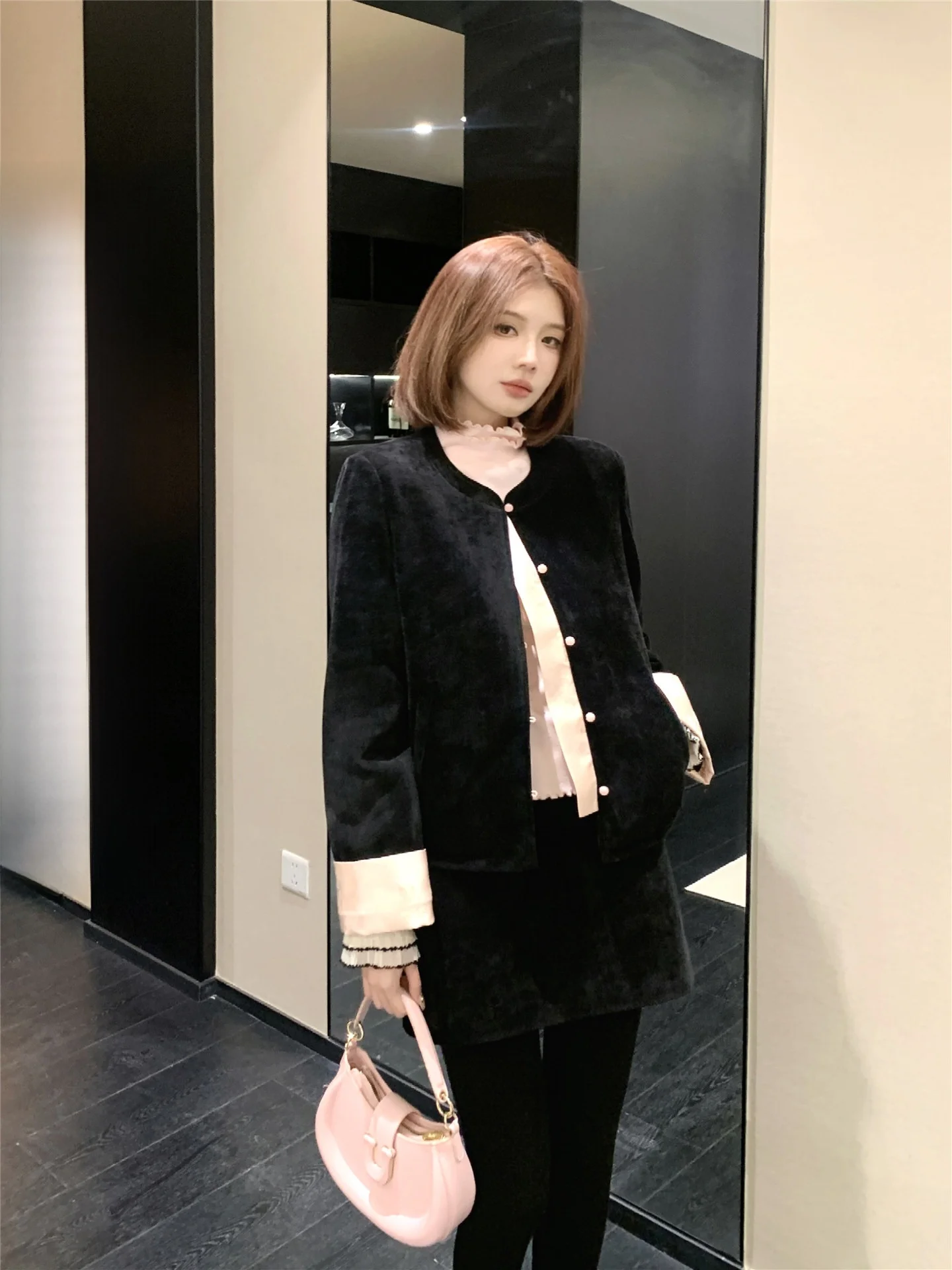 

Retro Style Women's Fashion Set Cheese Memory Winter Collection Versatile Buttoned Cotton Embroidered Thickened Winter Wear