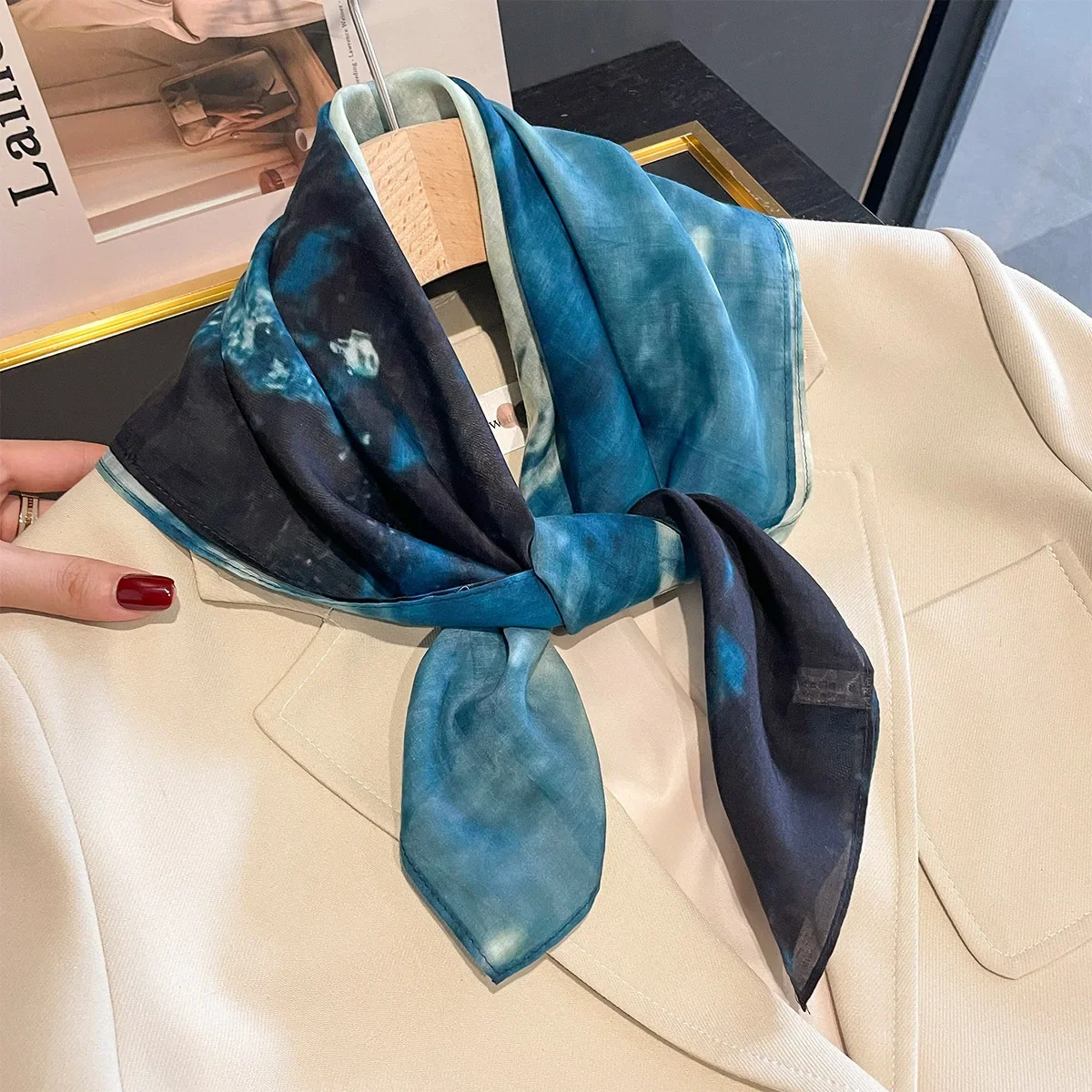 الفاخرة عالية الجودة وشاح حريري المرأة أوشحة مربعة تصميم فولارد باندانا السفر شال التفاف متعدد الوظائف زي الديكور