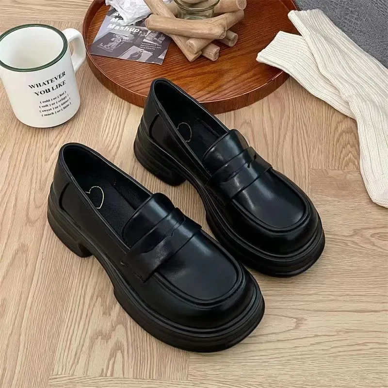 Zapatos individuales de fondo grueso con cabeza redonda para mujer, zapatos de cuero pequeños de estilo universitario negros, mocasines versátiles