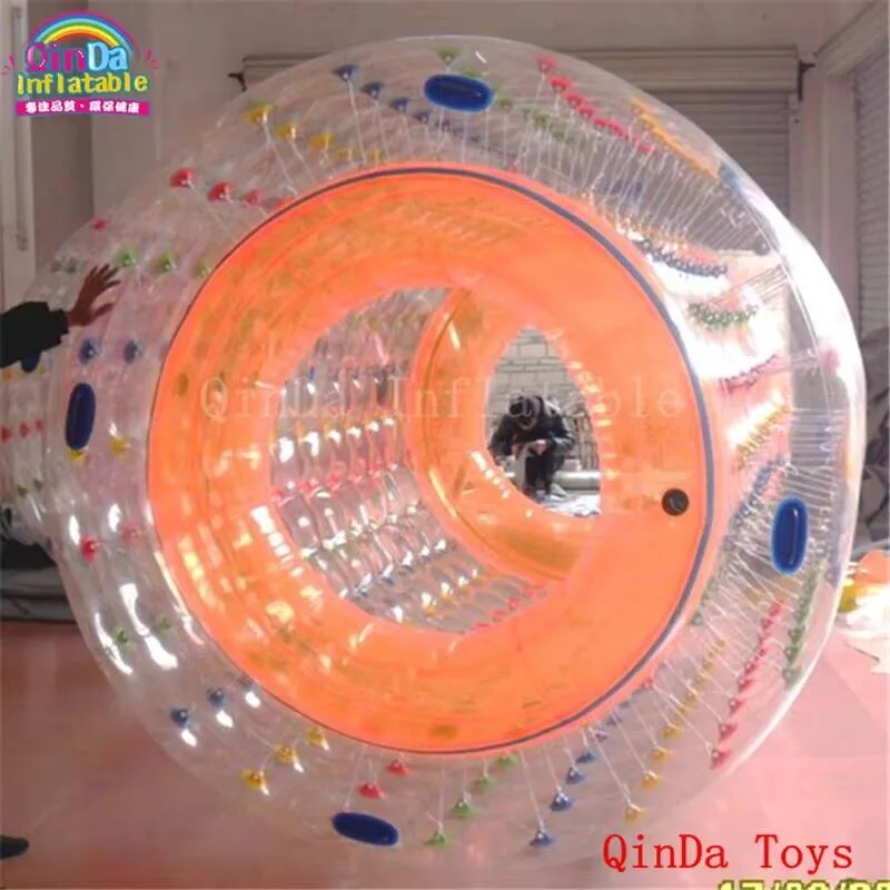 كرة دوارة للمياه بمضخة هواء مجانية للبالغين والأطفال، أسطوانة مشي قابلة للنفخ على الماء لحمام السباحة