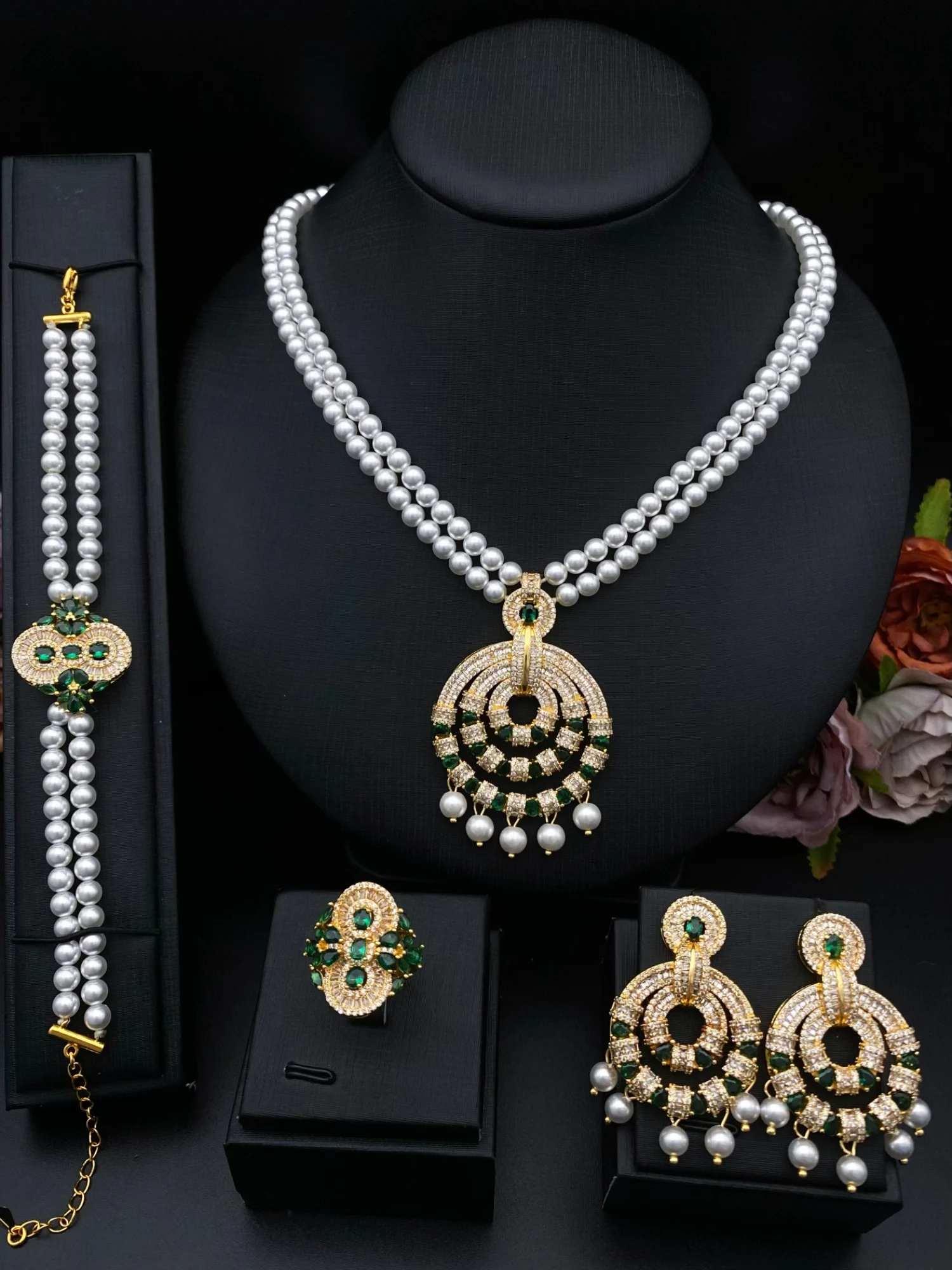 

Falair Four-Piece Pearl-Like Copper-Gilded Jewelry Set with Necklace Earrings Bracelet And Ring for Women's Festival Accessory