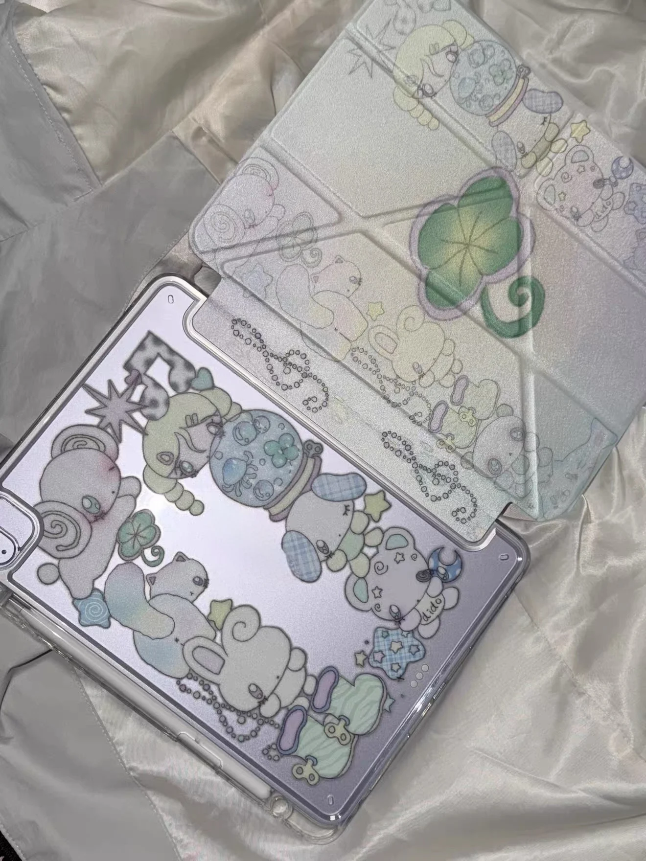 Original design of a strange little animal tablet case, with a Y-shaped pen slot, suitable for iPad.