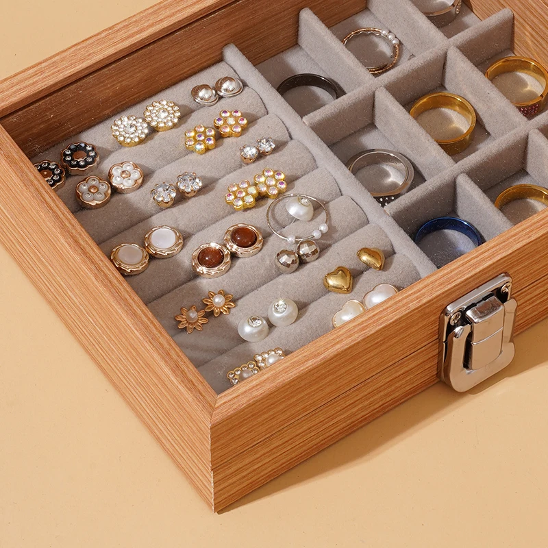 Jewelry box with covered beads, ring, necklace, storage box, earrings, earrings, bracelets, jewelry box