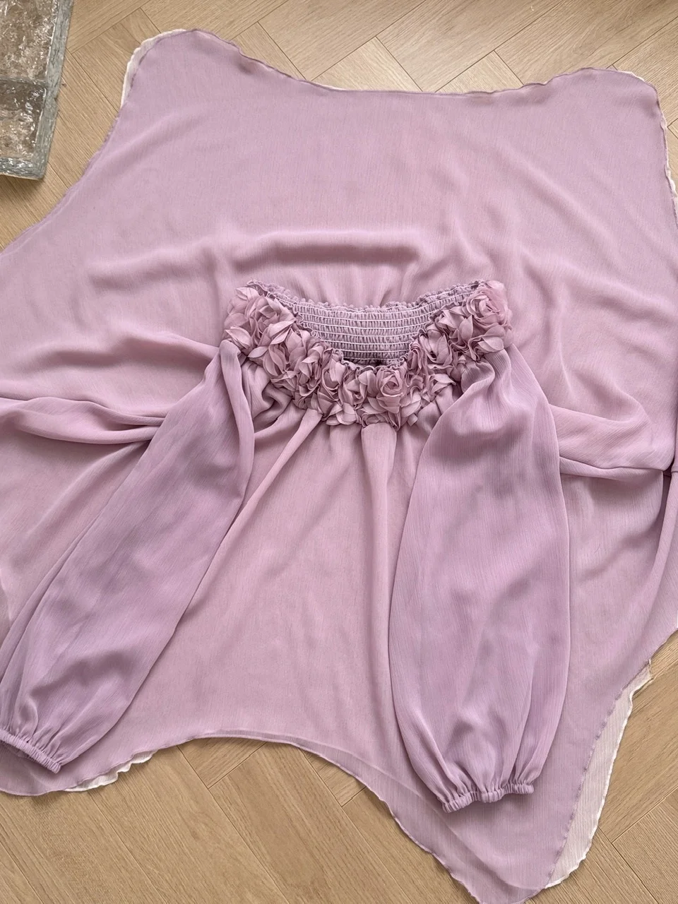 قميص شيفون أنيق بكتف واحد للنساء، تصميم فضفاض لفصل الخريف 2025، بتصميم ثلاثي الأبعاد للزهور، قميص مخصر من Fairy Heavy Industry. #2