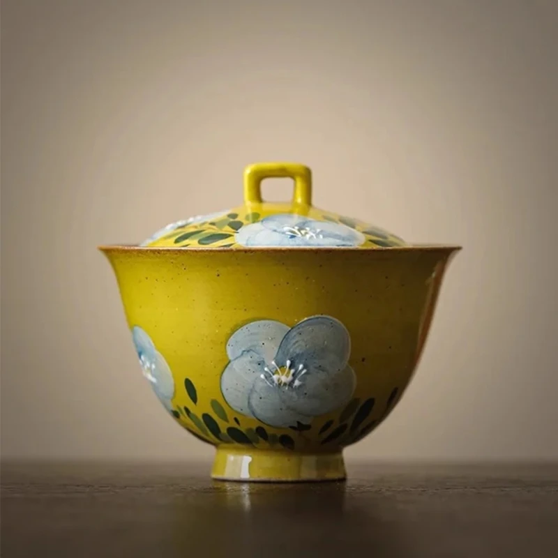 

Чайный сервиз с ручной росписью камелиями, в деревенском стиле, с эффектом обжига, включающий чайную чашу, чайник с защитой от ожогов, чайную чашку и поднос, в традиционном китайском стиле.