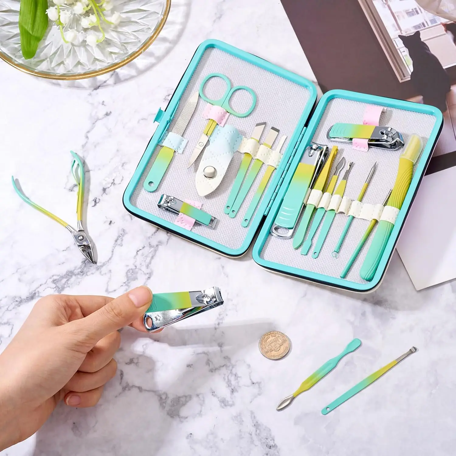 

Профессиональные инструменты для ухода за ногтями из нержавеющей стали с дорожным футляром, набор для маникюра и педикюра, 18 шт., для семьи