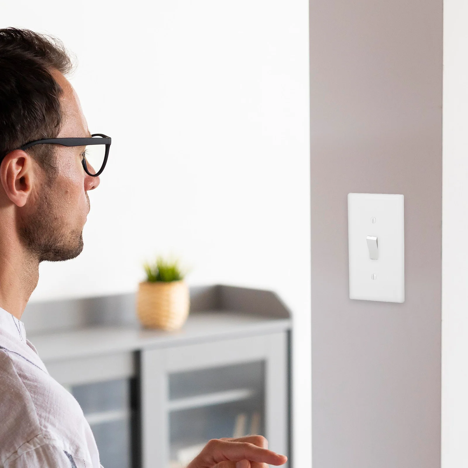 

4Pcs Toggle Switch Durable Polycarbonate Plate Easy Install Electrical Light Switch Protector Toggle Wall Plate