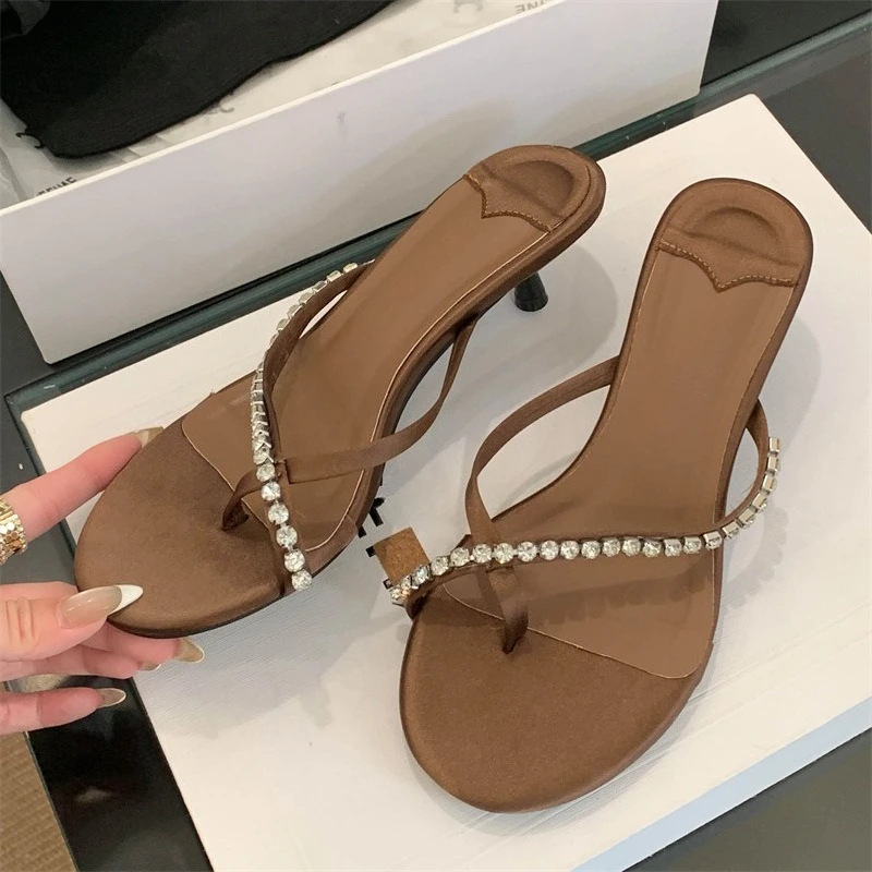 

Aneikeh Summer Fashion Thin Low Heels Slippers Women Round Clip Toe Rhinestone Strap Beach Casual Sandals Flip Flops Shoes