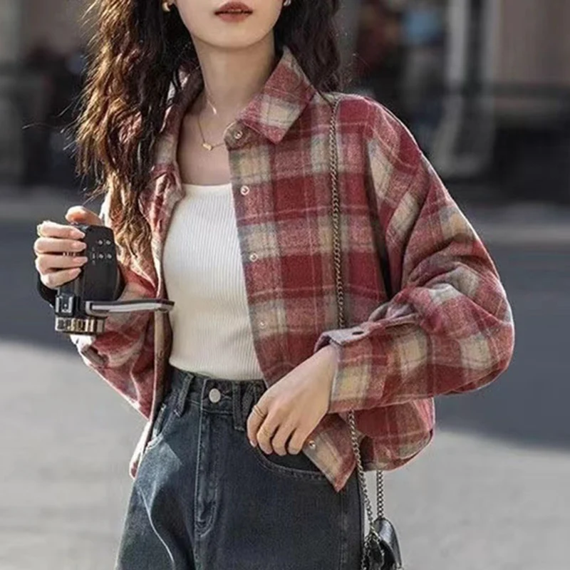 Koreańskie koszule damskie z krótkim rękawem i kołnierzykiem w stylu vintage na jesień i zimę 2025, luźna krótka bluzka damska w kratę z długim rękawem