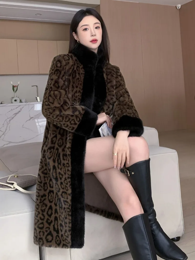 Damski płaszcz w panterkę na wiosnę i jesień 2025, nowy, łączone, długi, gruby, zimowy płaszcz z futra norki, zintegrowany, elegancki, hit sezonu.