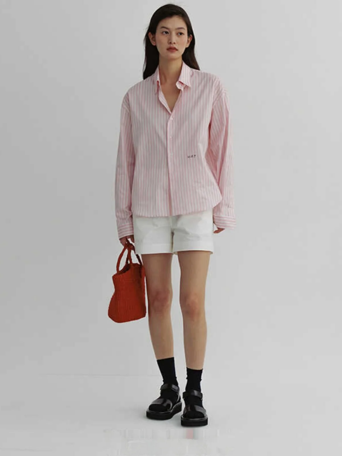 قميص نسائي مخطط لفصلي الربيع والخريف، تصميم جديد بألوان متباينة، تطريز أنيق، قميص رقيق من القطن 00٪ بأكمام طويلة وأزرار