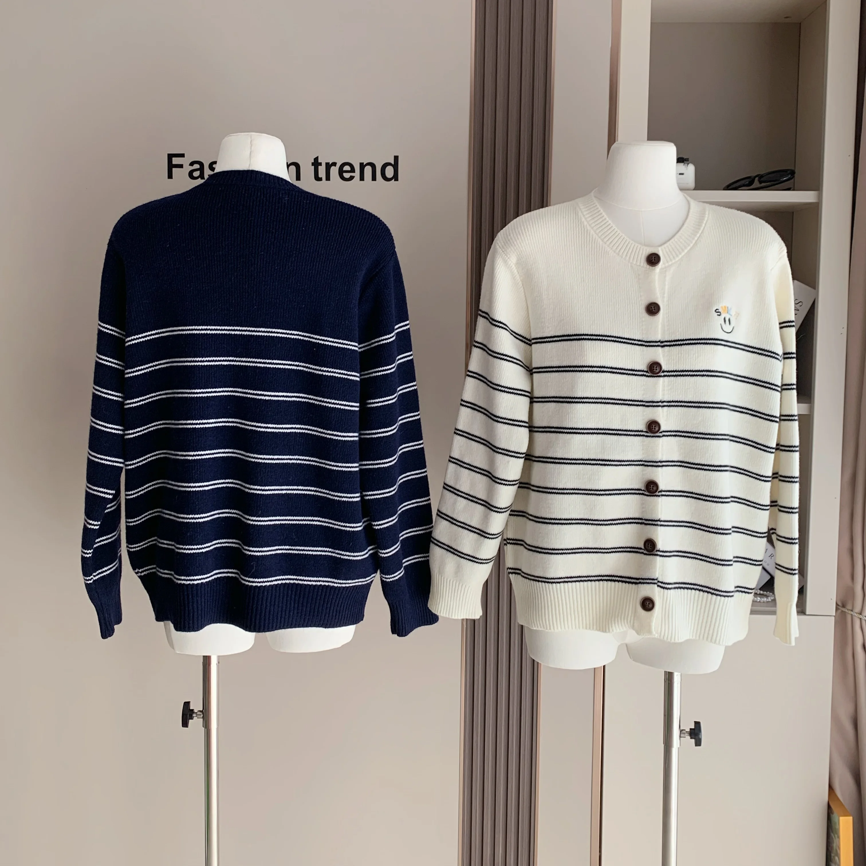 Cardigan allentato a maniche lunghe a righe con scollo a O autunno inverno da donna Lady elegante streetwear cardigan basic monopetto