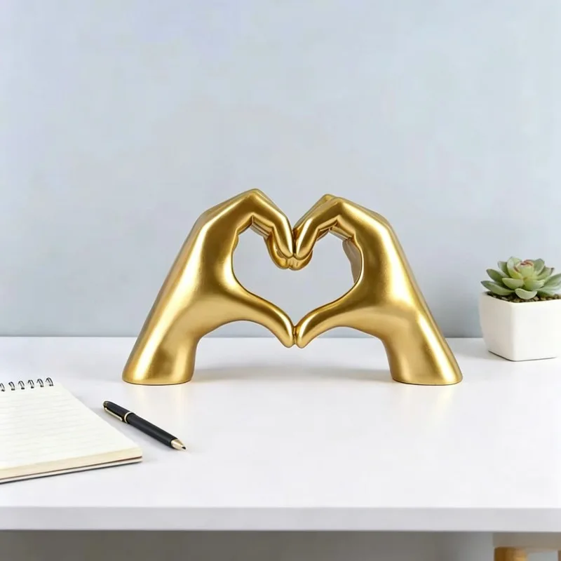 Wood grain heart-shaped hand ornament, creative resin living room windowsill desktop decoration, couples give gifts