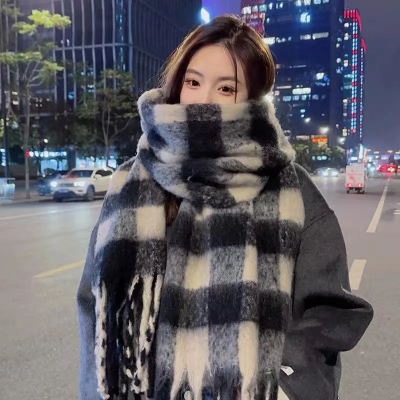 Autumn and winter thick high-end atmosphere women's scarf, contrasting color plaid versatile shawl, plush scarf for warmth