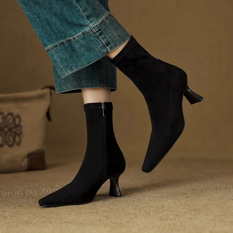 حذاء نسائي مصنوع من قماش Suedette بمقدمة مدببة وكعب عالي للكاحل مع سحاب جانبي من الجلد أو بطانة مخملية حذاء شتوي