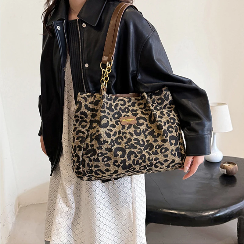 

Leopard Print Retro Large Capacity Handbag for Women Trendy Texture Shoulder Tote Bag Female Commuter Bag