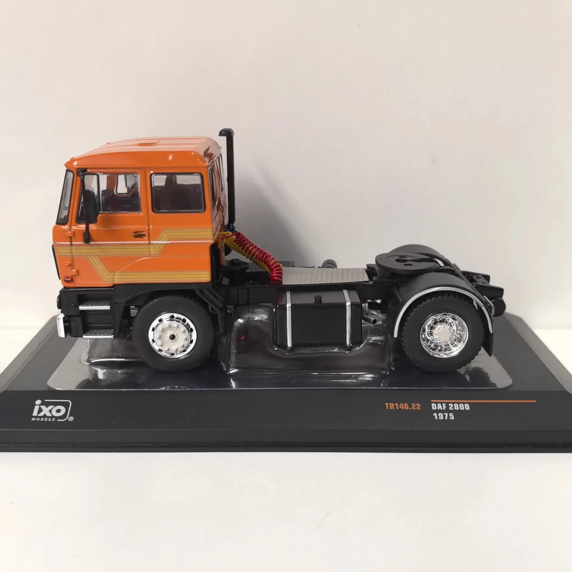 Diecast IXO 1/43 Scale DAF 2800 1975 Tractor Truck Alloy Car Model view 2