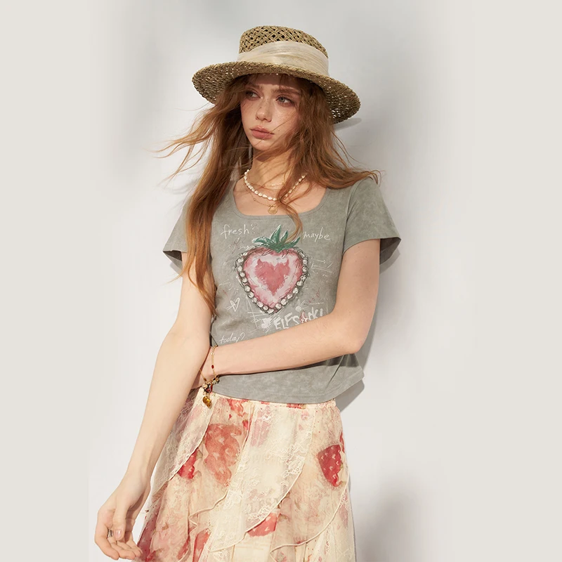 ELFSACK Women's Fitted Square Neck T-Shirt with Sketch Strawberry Heart Graphic Print, Cap Sleeve Ruched Crop Tee for Summer