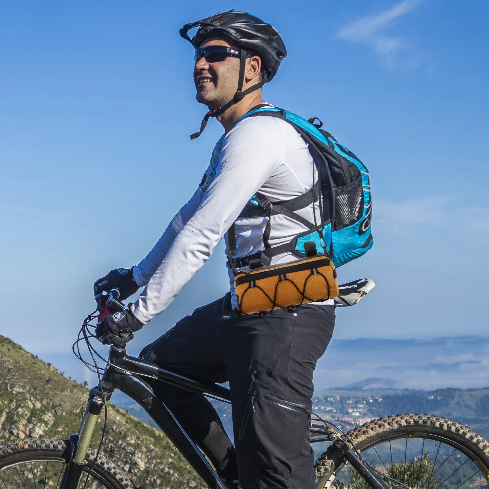 

Multifunctional Handlebar Bike Bag Ergonomic Lightweight Design for Outdoor Adventure Weather Resistant Cycling Accessory