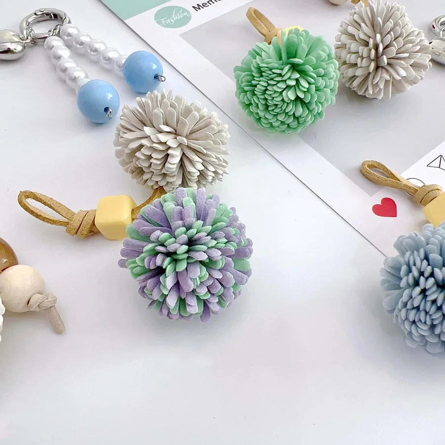 Niedliche Makronen-farbige Schuhblumen-Charms, Tannenzapfen-Pompom-Quasten-Anhänger, vielseitige DIY-Accessoires für Schuhe und Handtaschen-Dekoration – Detail 8