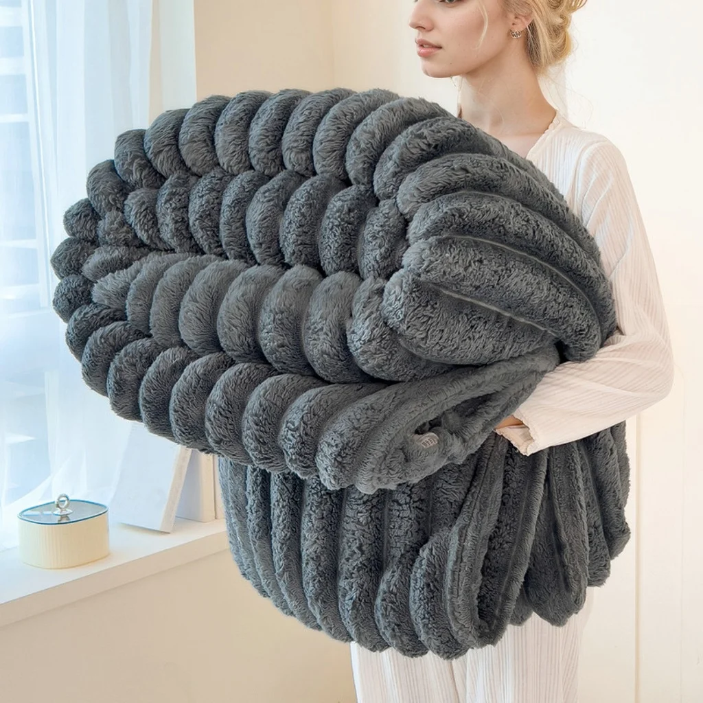 Warm and comfortable striped flannel blanket, faux rabbit fur blanket, soft and warm sofa blanket, ideal for napping, office use