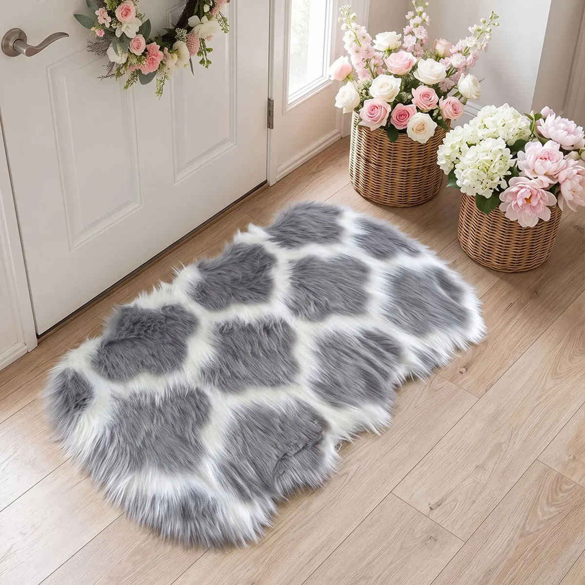 A gray white contrasting carpet, suitable for bedrooms, entrances, living rooms, bay windows, study rooms, soft floor mats